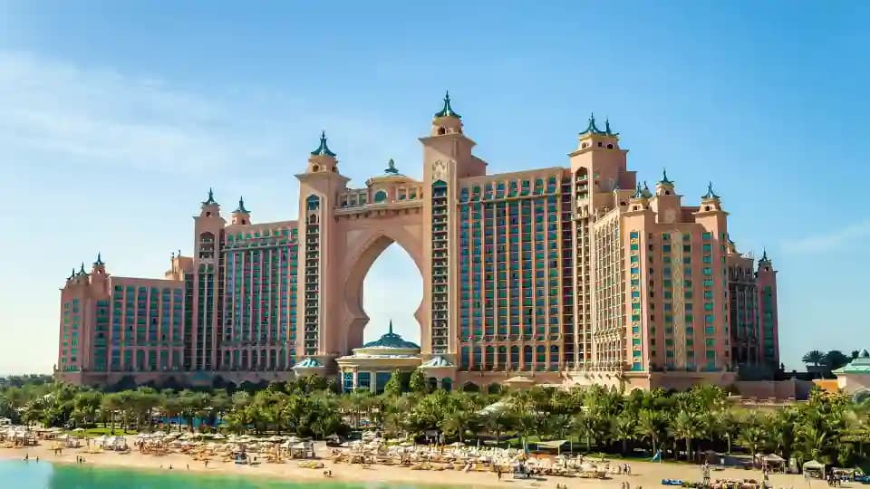 Why Dubai Is Dominating Corporate Migration in 2025?