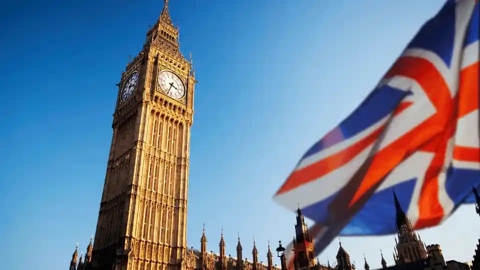 UK Goes Fully Digital: No More Visa Stickers for Families and Workers from October 2025